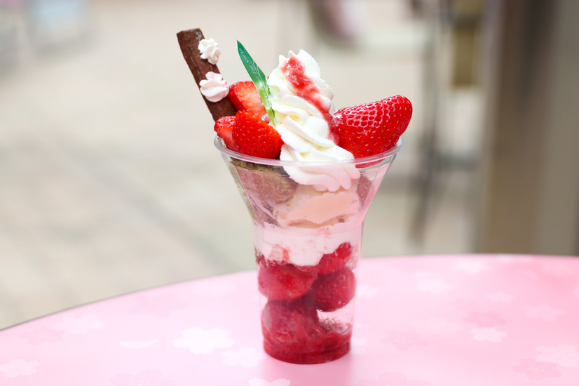 「ごろごろあまおうと抹茶のパフェ」2,000円【撮影／平木昌宏】