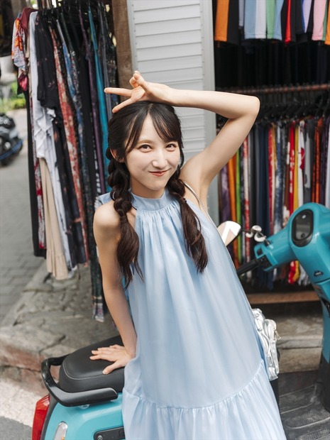 先行カット/AKB48・長友彩海1st写真集『予定外の瞳』(C)KADOKAWA(C)DH PHOTO/下田直樹