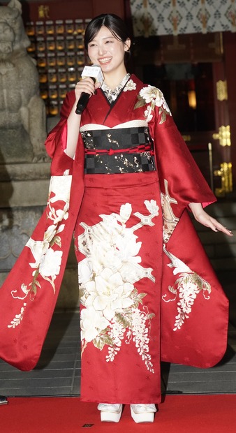 吉川愛【写真：竹内みちまろ】