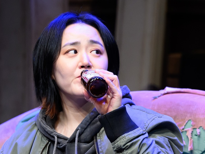 清純派のイメージを脱却しすぎて誰かわからないレベル　ムン・グニョン、9年ぶり舞台で衝撃の男性役