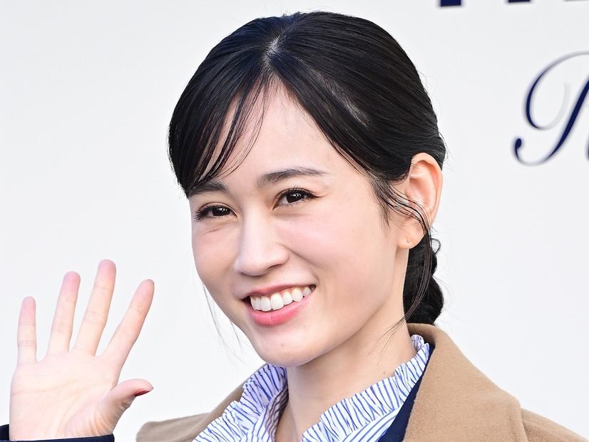 日本は卒業後に脱ぎ、韓国は現役で脱ぐ？前田敦子の写真集で浮かび上がった“日韓アイドル文化”の真逆な構造