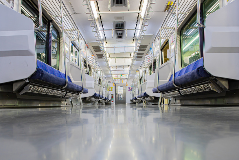 電車内のイメージ（※画像はAdobe Stockより）