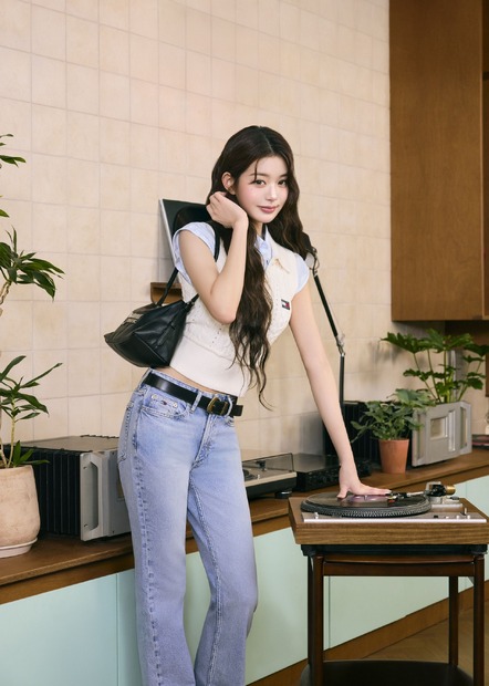 トミー ヒルフィガー、IVE チャン・ウォニョンを2026年春キャンペーンの顔に