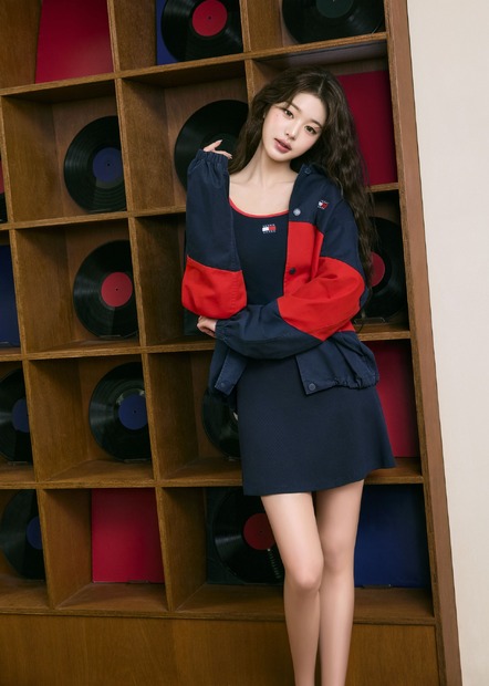 トミー ヒルフィガー、IVE チャン・ウォニョンを2026年春キャンペーンの顔に