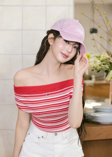 トミー ヒルフィガー、IVE チャン・ウォニョンを2026年春キャンペーンの顔に