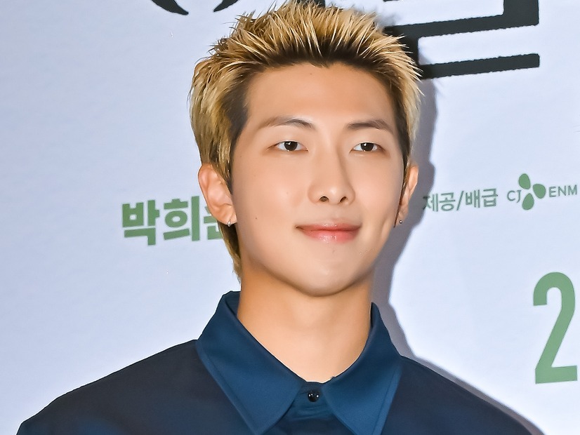 「ちょっとイラッとする…」BTS・RM、先輩アーティストに不満爆発!?共演でのやりとりに注目
