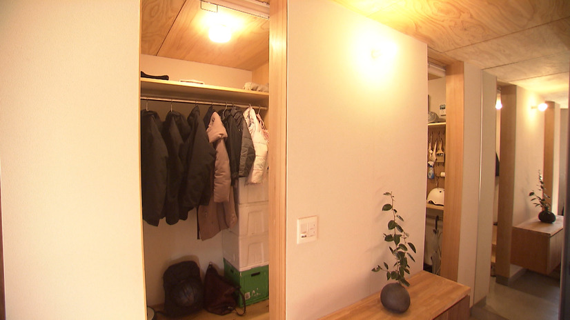 玄関に設けた大容量の収納スペース©MBS