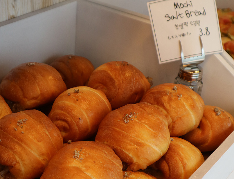 もちパン(380円)