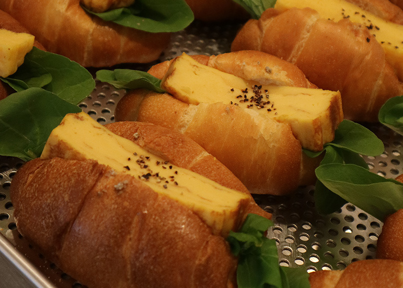 たまご＆ルッコラ塩パン(530円)