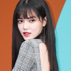 ナイトプールで開放的なスイムウェア姿…タトゥーも堂々披露、元K-POPアイドルの近況に「気絶しそう」の声 画像