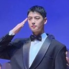 やはり芸能人…約13億円の追徴金を完納したチャ・ウヌが軍楽隊イベントに登場、目を引くビジュアル 画像