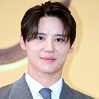 元東方神起・ジュンス、気品漂う“スーツ姿”で授賞式に登場！爽やかオーラで視線独占【独自写真】 画像