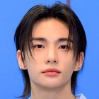 「見惚れてしまう」Stray Kids・ヒョンジン、無造作な長い黒髪で見せた色気に反響続々 画像