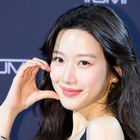 “ほぼ全部見えている”衣装が話題になった女優ムン・ガヨン、チャウヌ事務所に移籍？「前向きに検討中」 画像