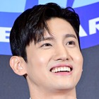 東方神起・チャンミン、日ごとに増す輝き…日本で白タキシード姿披露「かっこよすぎ」 画像