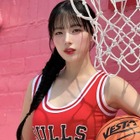 深めVネックから覗く美Body、前かがみも…大谷翔平の試合にも登場した韓国人気チアの悶絶ショット 画像