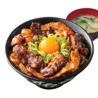 伝説のすた丼屋、牛カルビ×豚トロの厚切り焼肉丼が登場！6月1日より期間限定発売 画像