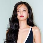上は何も着用しない大胆さ！BLACKPINK・ジェニー、果敢なファッションへの挑戦で一皮むける 画像