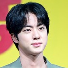 BTS・JIN、多忙なワールドツアー中も投票へ…誠実な行動に称賛の声！ ファンや取材陣に挨拶も 画像