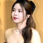 真っ赤なインナーが“スケスケ”…大胆ファッションで際立つ抜群スタイル、ソラに釘付け「キャー！」 画像