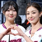TWICE・ジヒョ、女優の実妹と手を繋いで始球式に登場！健康的な美しさ全開のユニ姿で魅了 画像