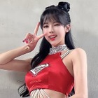 「ちょっと見えそう…」ミニスカでしゃがみ込みポーズの韓国人気チア、満点美貌の近況に反響 画像
