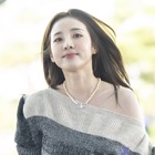 「思い切って全部脱ぐ」宣言が話題に！韓国女性歌手、赤ストッキングの大胆コーデに視線集中 画像