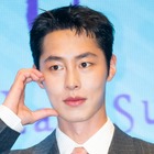 “カリナの元カレ”俳優イ・ジェウク、兵役中の近況公開！188cmの軍服姿に反響「さらに凛々しく…」 画像