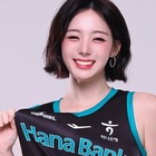 控えめな“膨らみ”にも視線集中…ショートヘア美女の韓国チア、夏の香り感じるタンクトップ姿に反響 画像