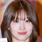 スキマから見えちゃいそう…TWICE・モモ、ミニワンピで“生美脚”を大胆披露「きゃあ！」「ギリギリ」 画像