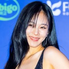 ぴったぴたの白衣装で“びしょ濡れフェス”に登場！避妊具ばらまきも話題のBIBI、妖艶な美しさ 画像