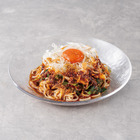 ヤエチカに“ひんやり＆スタミナ”夏グルメ集結！肉640gの「豚地獄カレー」や冷やしおでんが登場 画像