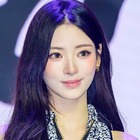 脇腹パックリ…日本人K-POPアイドル、肌見せ衣装で“異次元の美貌”を披露「同じ人間とは思えない」 画像