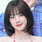 こんなに見せていいの？“胸元パックリ”衣装を上から…ウギの大胆ショットに視線釘付け「キャー！」 画像