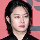 交通事故で障がい認定受けたSUPER JUNIOR・ヒチョル、運転中に喧嘩するカップルへ忠告「本当に危険」 画像