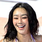 収まりきってないよ？“デカい＆布少なめ”の反則コンボを披露した、夏らしさ全開のヒョリン 画像