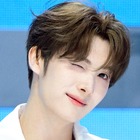 TWS・ヨンジェ、ディズニーシーに降臨！“変装なし”の自然体ショットにファン悶絶「彼氏感すごい」 画像