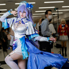 美脚を見せつける華麗なポージングが妖艶すぎ！『鳴潮』カンタレラの美女レイヤーが抜群のスタイルで魅了する 画像