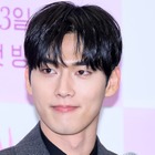 「殺してやる」と脅迫か…焼酎瓶を投げつけ、首をつかむ暴行も　韓国俳優にデートDV疑惑浮上 画像