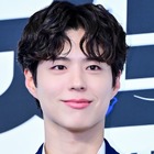 “大人の色気”にドキッ…俳優パク・ボゴム、乱れ髪×スーツの眼福ビジュアルに視線釘付け 画像