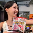 「なぜポケモンカードを切る？」韓国アイドルに“反日”疑惑、日本ファンからは擁護の声も 画像