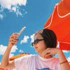 「夏が似合いすぎ！」武田玲奈、Tシャツにショートパンツ姿のオフショ披露！ 画像