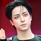 そこ開いてていいの!? &TEAM・タキ、大胆トップス姿に反響「衣装が際どい」「絶叫」 画像