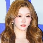「爆美女」“肌見せドレス”でグラマラス体型際立つ…日本人K-POPアイドルに視線集中 画像