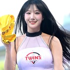 「パンパンや」胸もと強調タイトトップスに視線集中、韓国人気美女チアの豊満スタイルに絶賛の声 画像