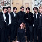 「女性蔑視では？」BTSの集合写真に批判…削除されるもVが再投稿　実は女性監督の“定番ポーズ”だった 画像