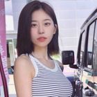 限界ギリギリのミニ丈で視線強奪…10代で妊娠させられた韓国巫女、見えちゃいそうな“しゃがみ”ポーズ 画像