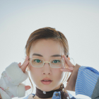 雰囲気がらりで絶賛の声！のん、ブログに公開したメガネコーデが「さすがおしゃれ番長」と評判 画像