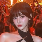 開きすぎてはみ出てるよ…大胆カットの衣装でコンサートを見に行ったDJ SODAに視線釘付け 画像