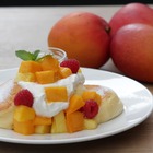 幸せのパンケーキから夏限定「完熟アップルマンゴーとパインのレモンカスタードパンケーキ」登場 画像
